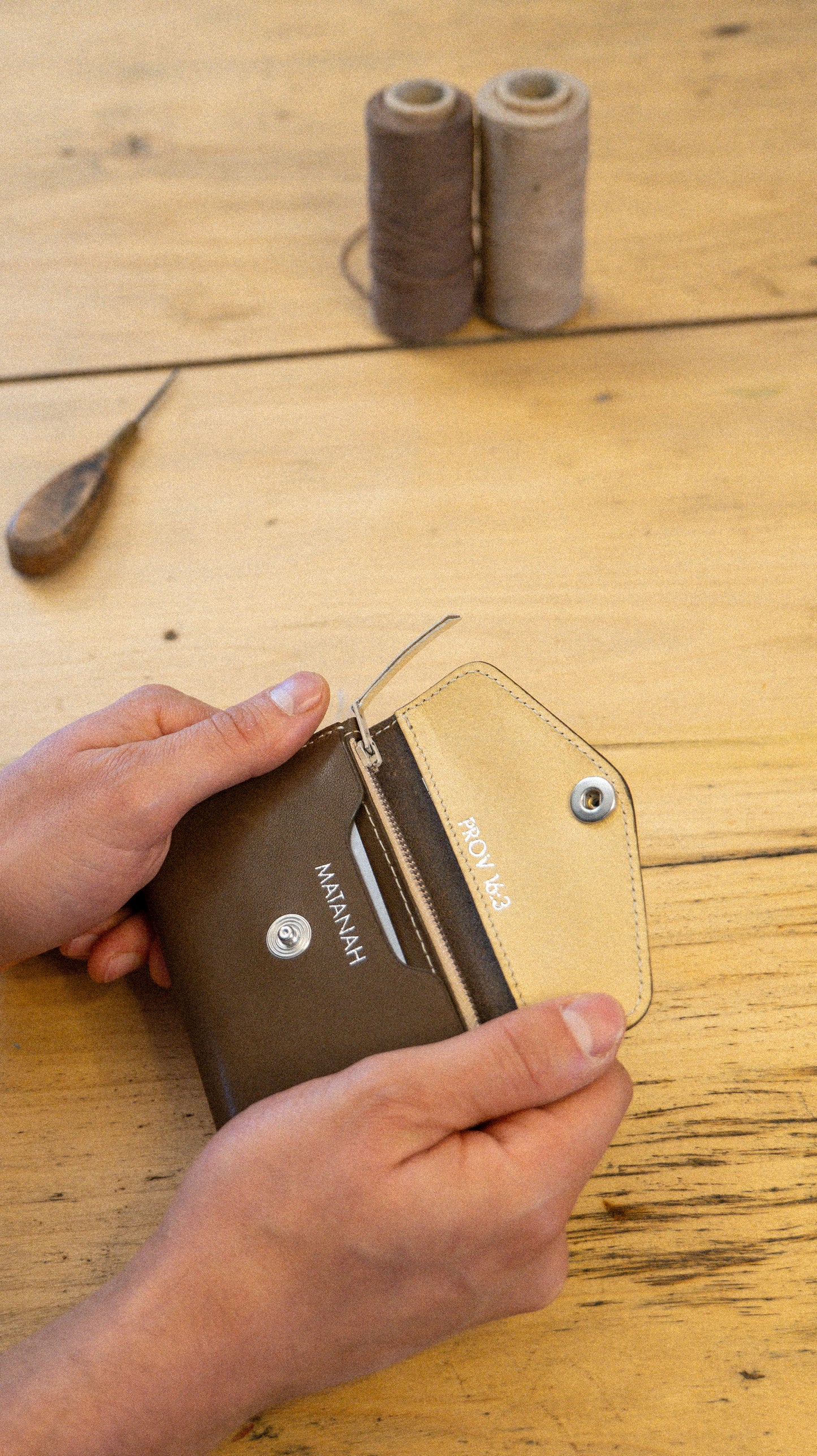 L'Essentiel - Porte-monnaie compact en cuir