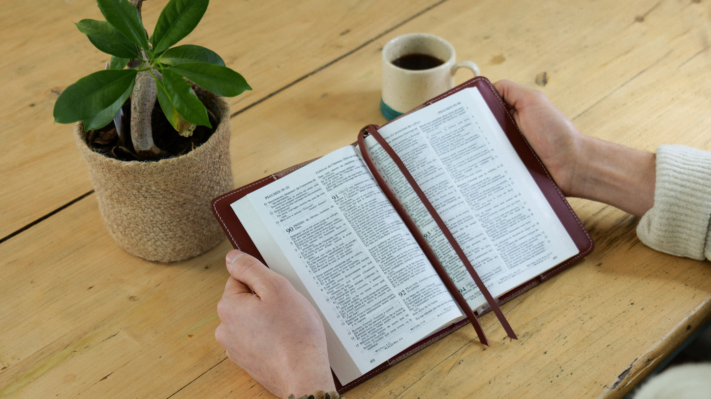 Couverture de bible en cuir - Croix