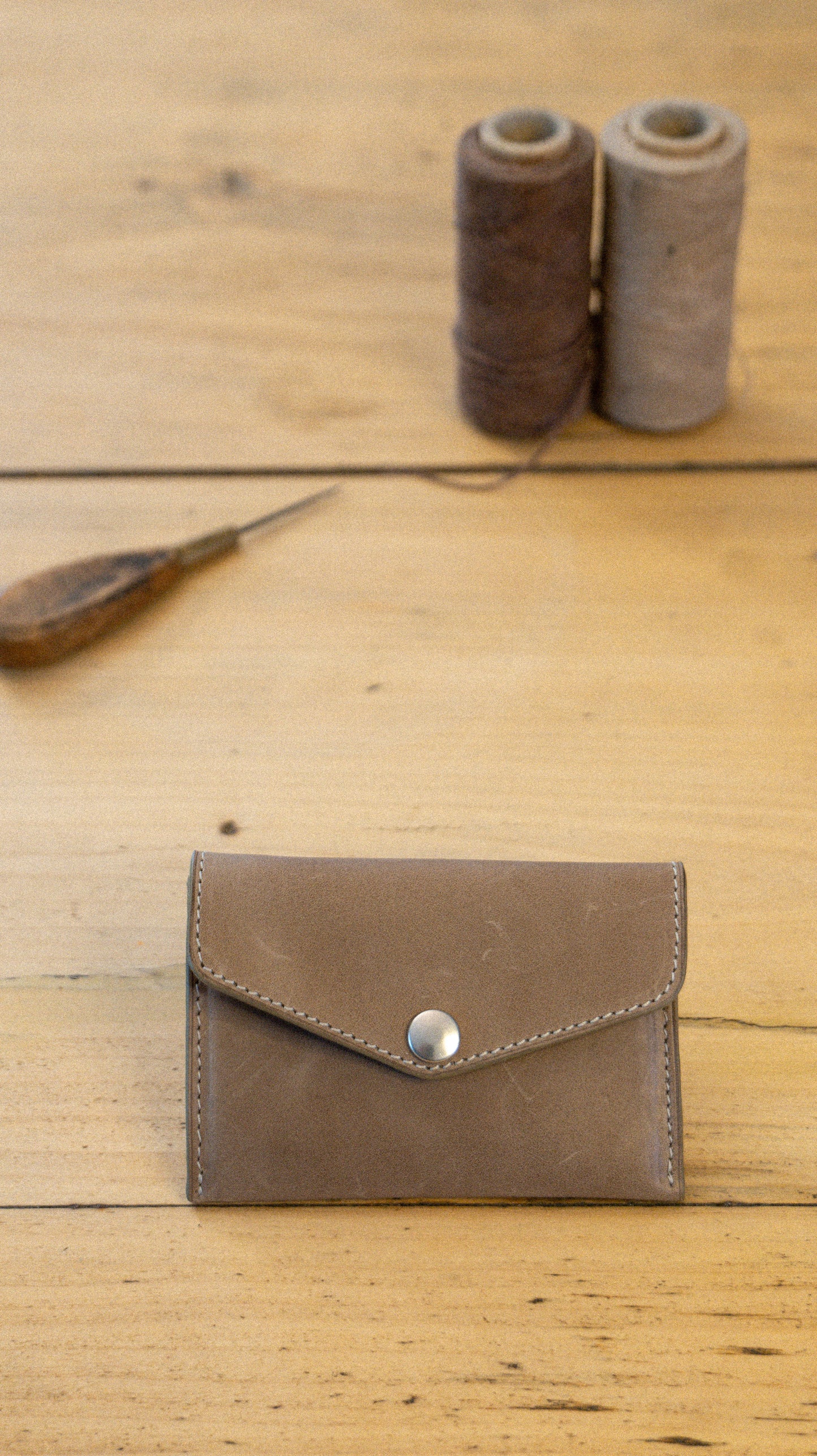 L'Essentiel - Porte-monnaie compact en cuir