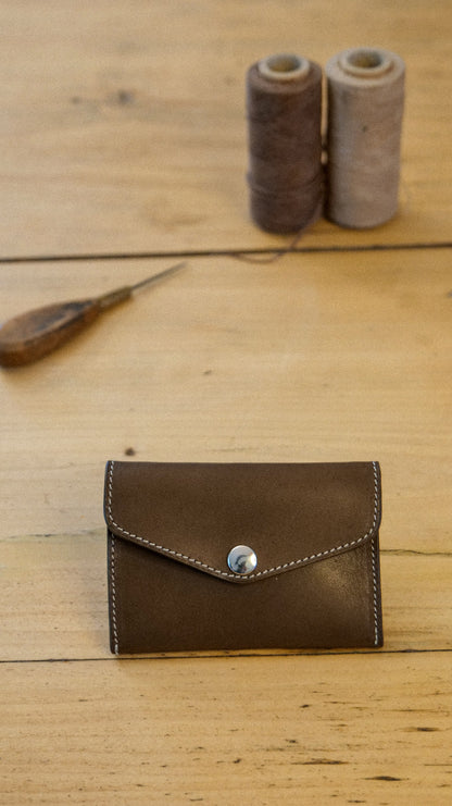 L'Essentiel - Porte-monnaie compact en cuir