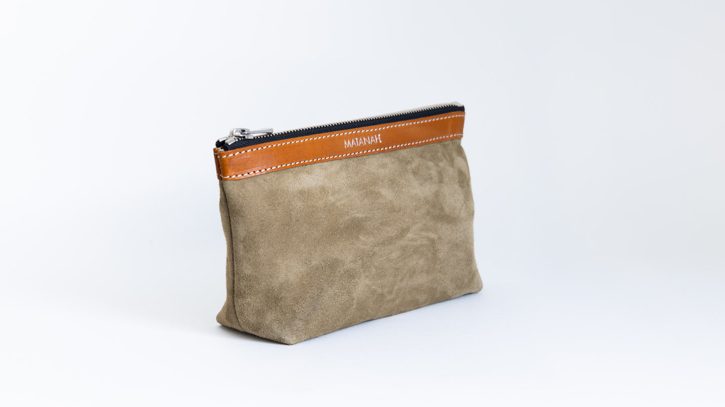Trousse Atelier en cuir daim Vert sauge
