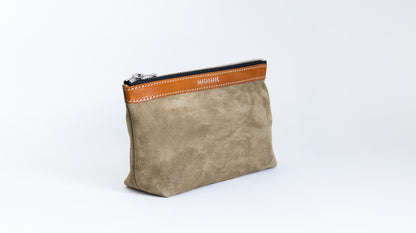 Trousse Atelier en cuir daim Vert sauge